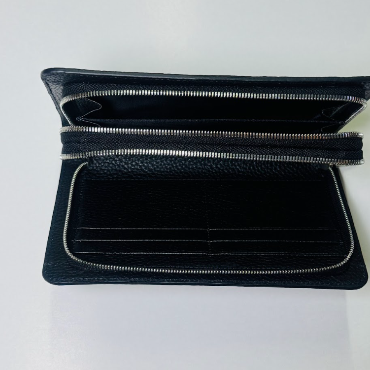 Ví cầm tay có khóa kéo tại Beenas