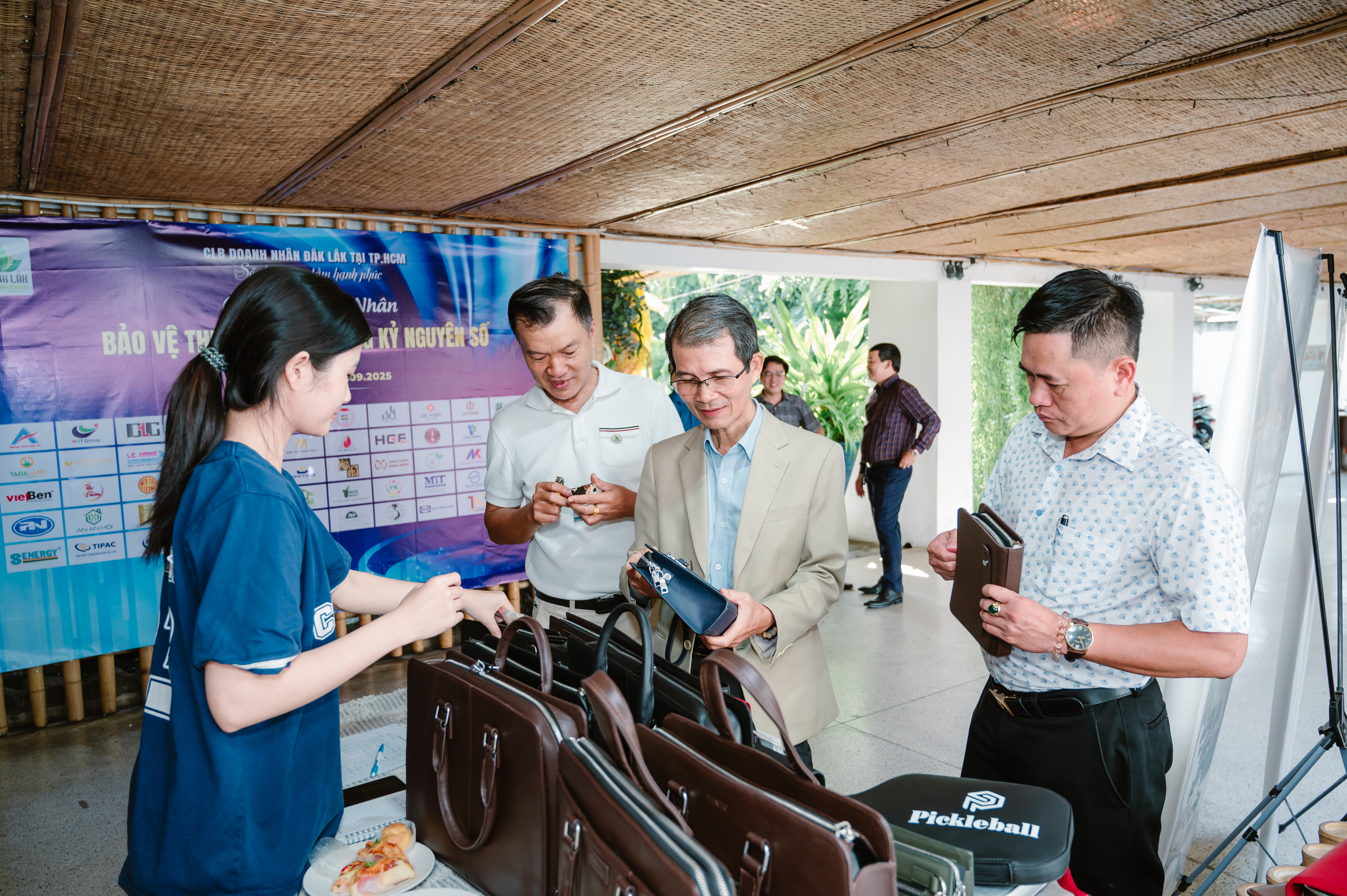 Sản Xuất Túi Xách Đắk Lắk & OM Thương Hiệu Túi Xách