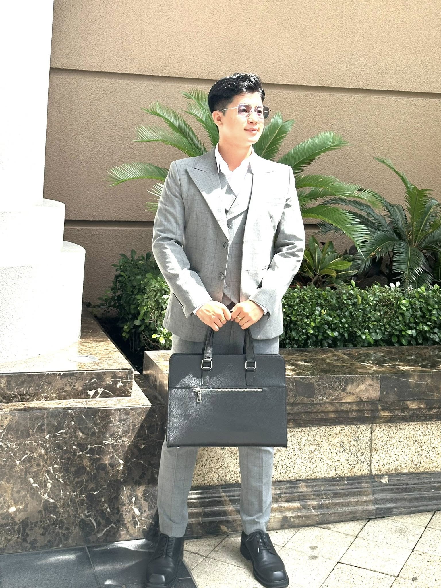 Kết Hợp Ví Da Và Cặp Da Công Sở – Nâng Tầm Hình Ảnh Trong Mọi Cuộc Gặp Gỡ