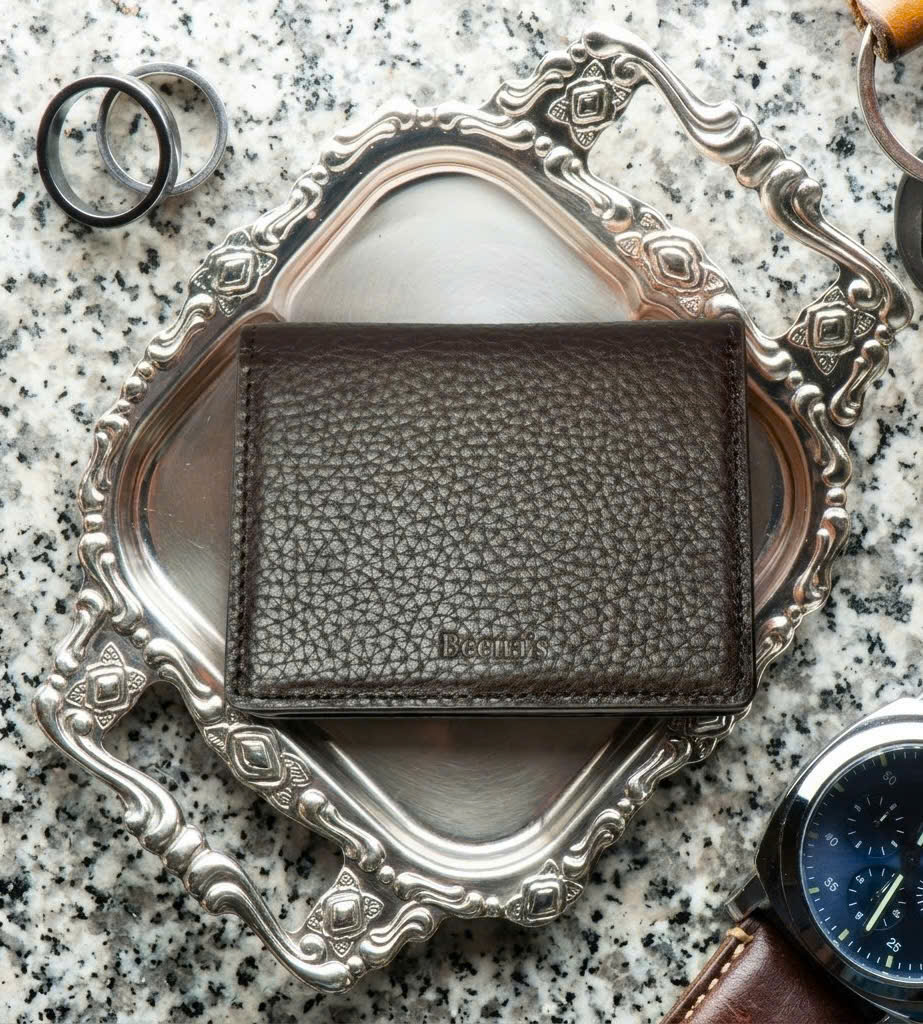 Phụ kiện da cao cấp - Phù hợp với phong cách tối giản 