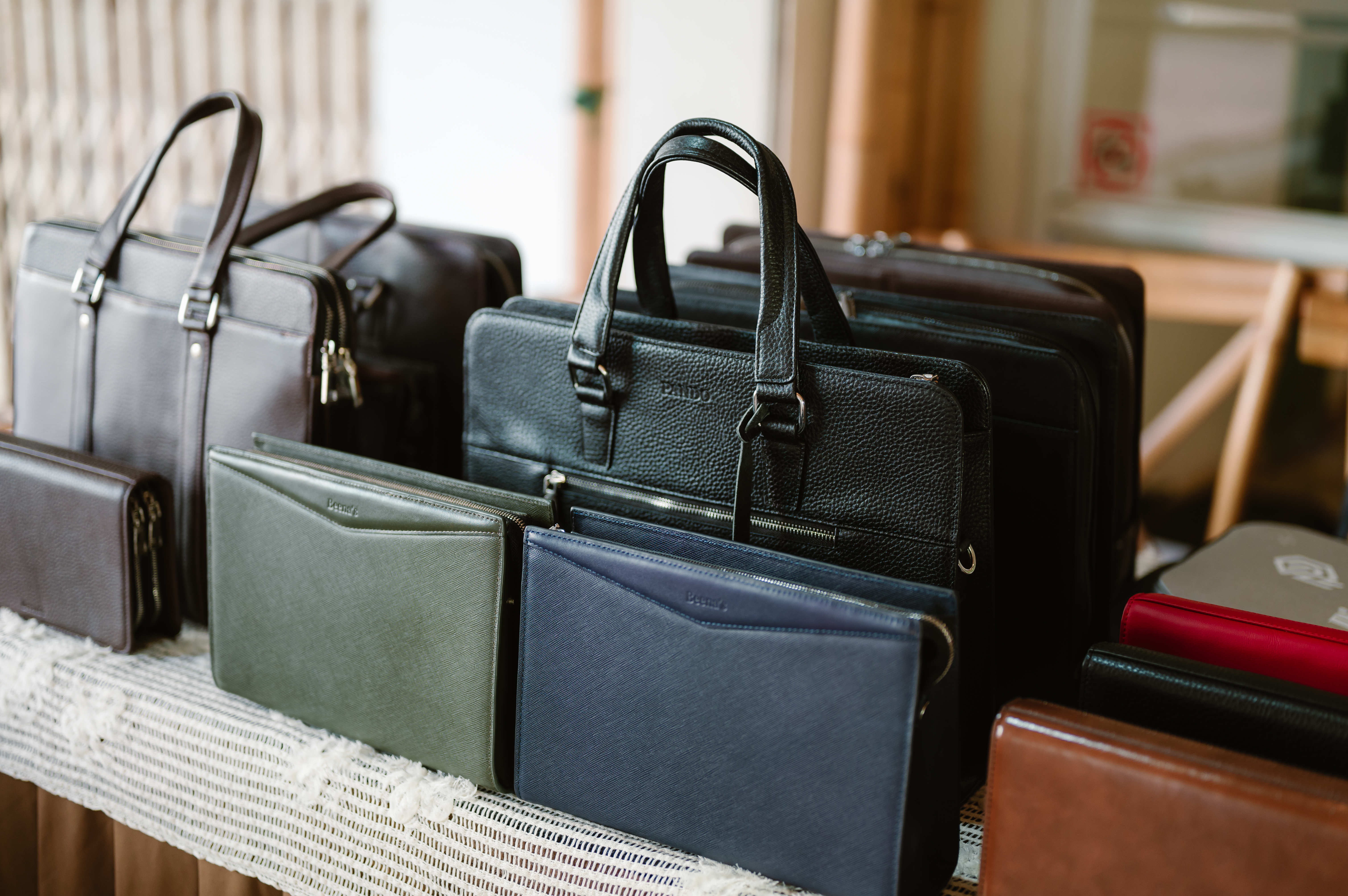 Phụ kiện da cao cấp - Giải pháp quà tặng sang trọng 