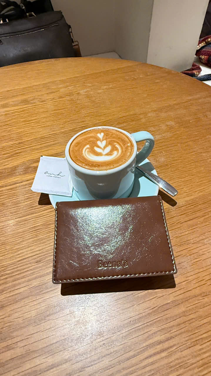 Phụ kiện da thiết kế tối giản dành cho giới trẻ