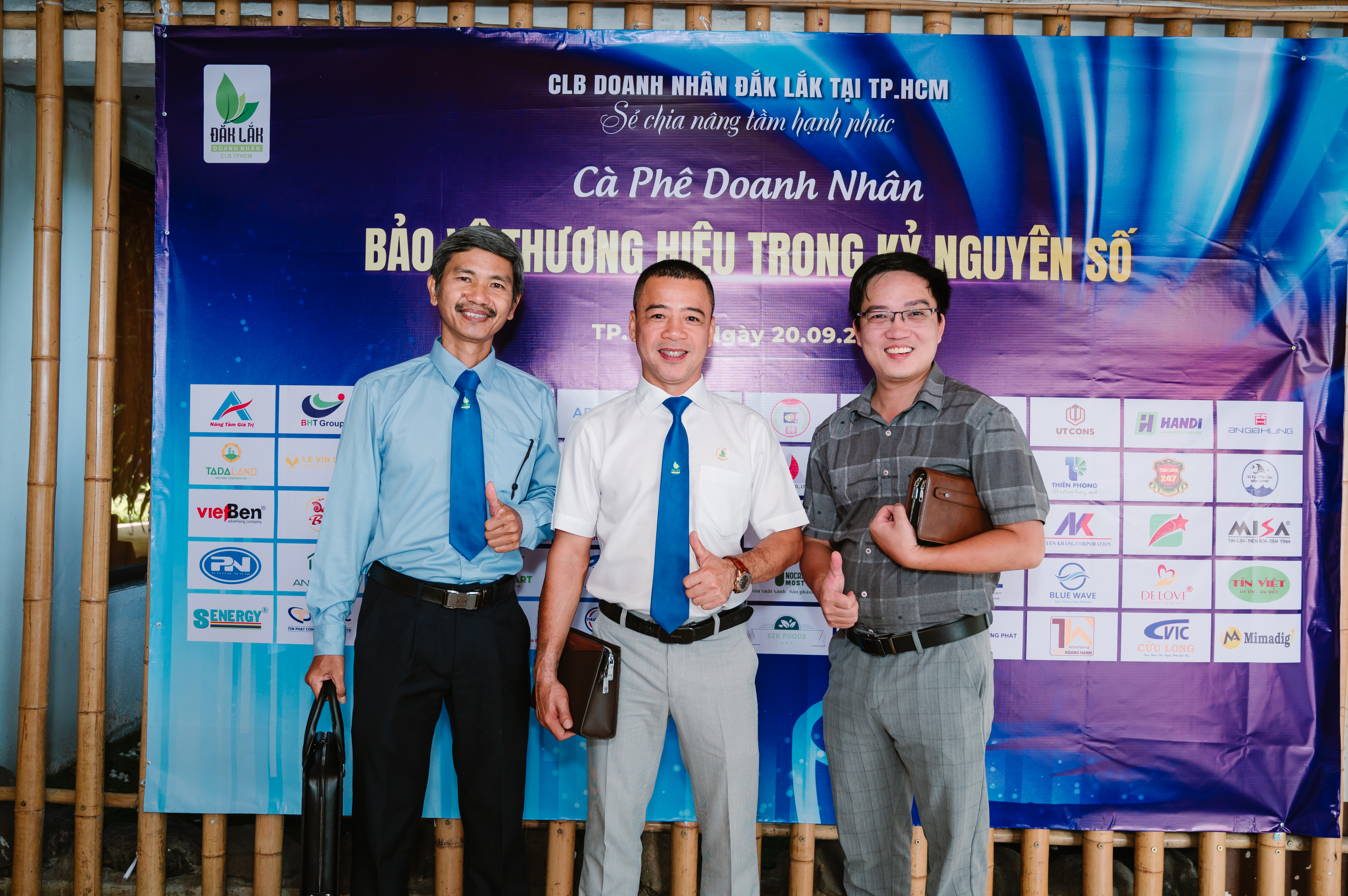 Quà tặng túi xách cao cấp thể hiện đẳng cấp doanh nghiệp