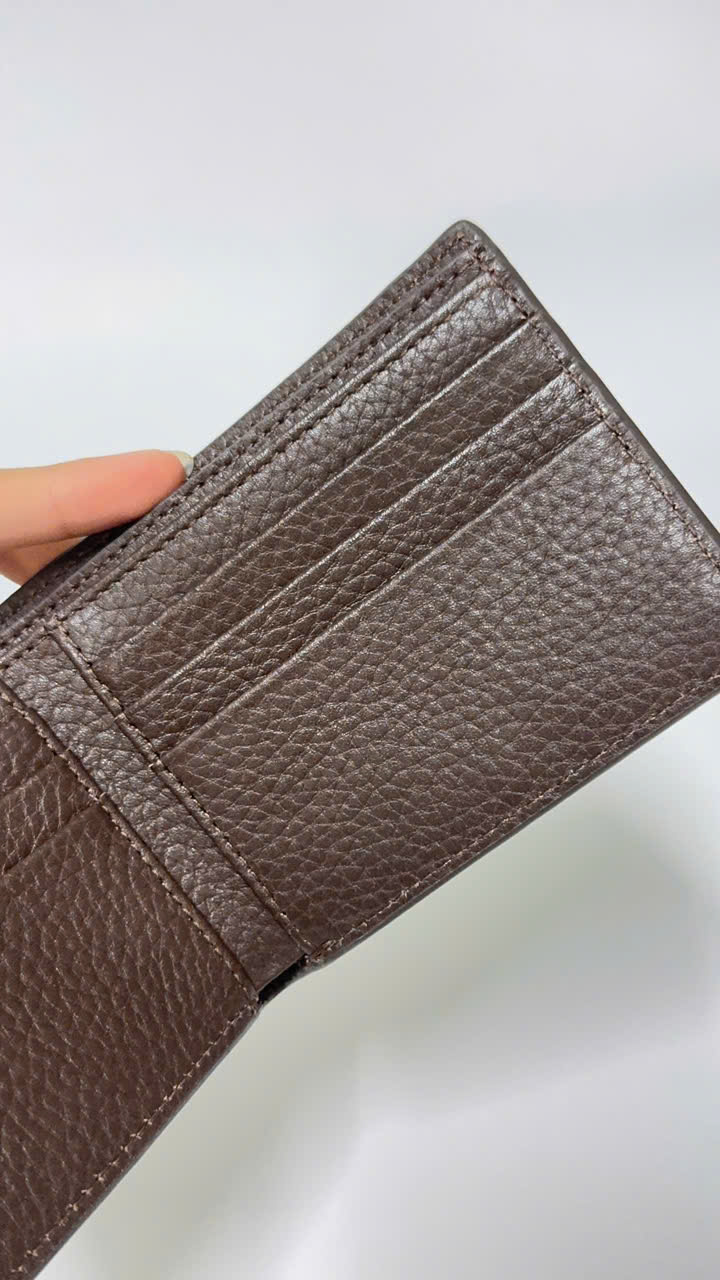 So sánh ví da bò và ví da microfiber nên chọn loại nào