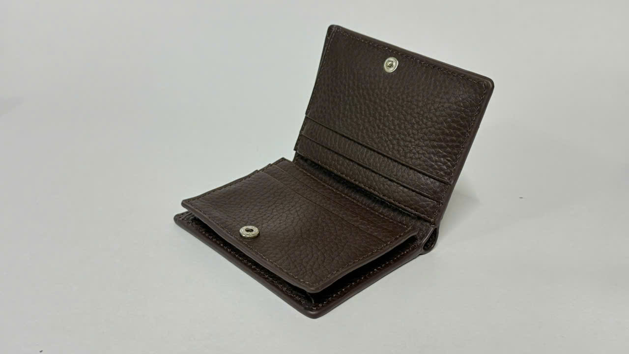 So sánh ví da bò và ví da microfiber nên chọn loại nào