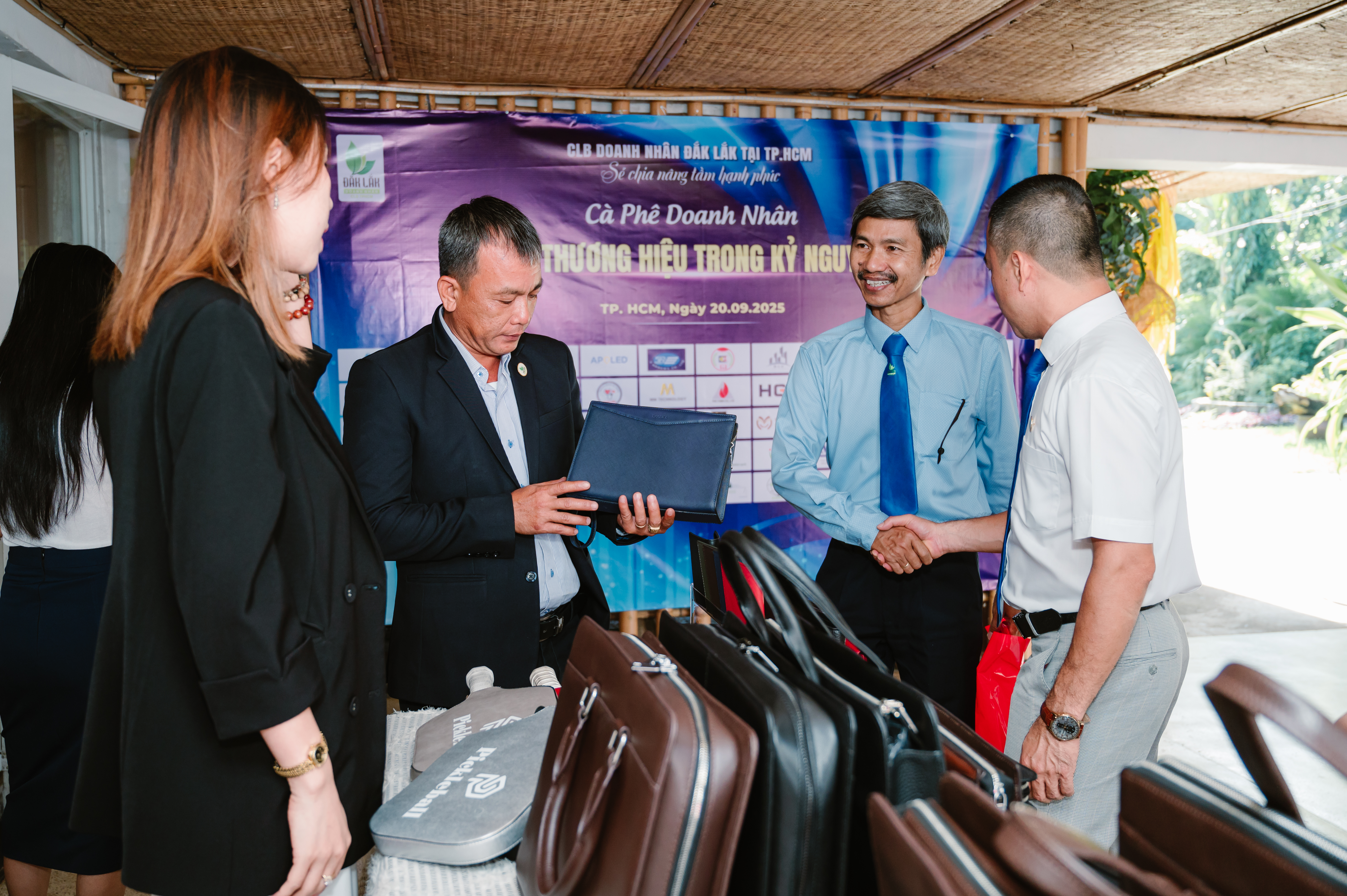 Tư Vấn Thiết Kế Quà Tặng