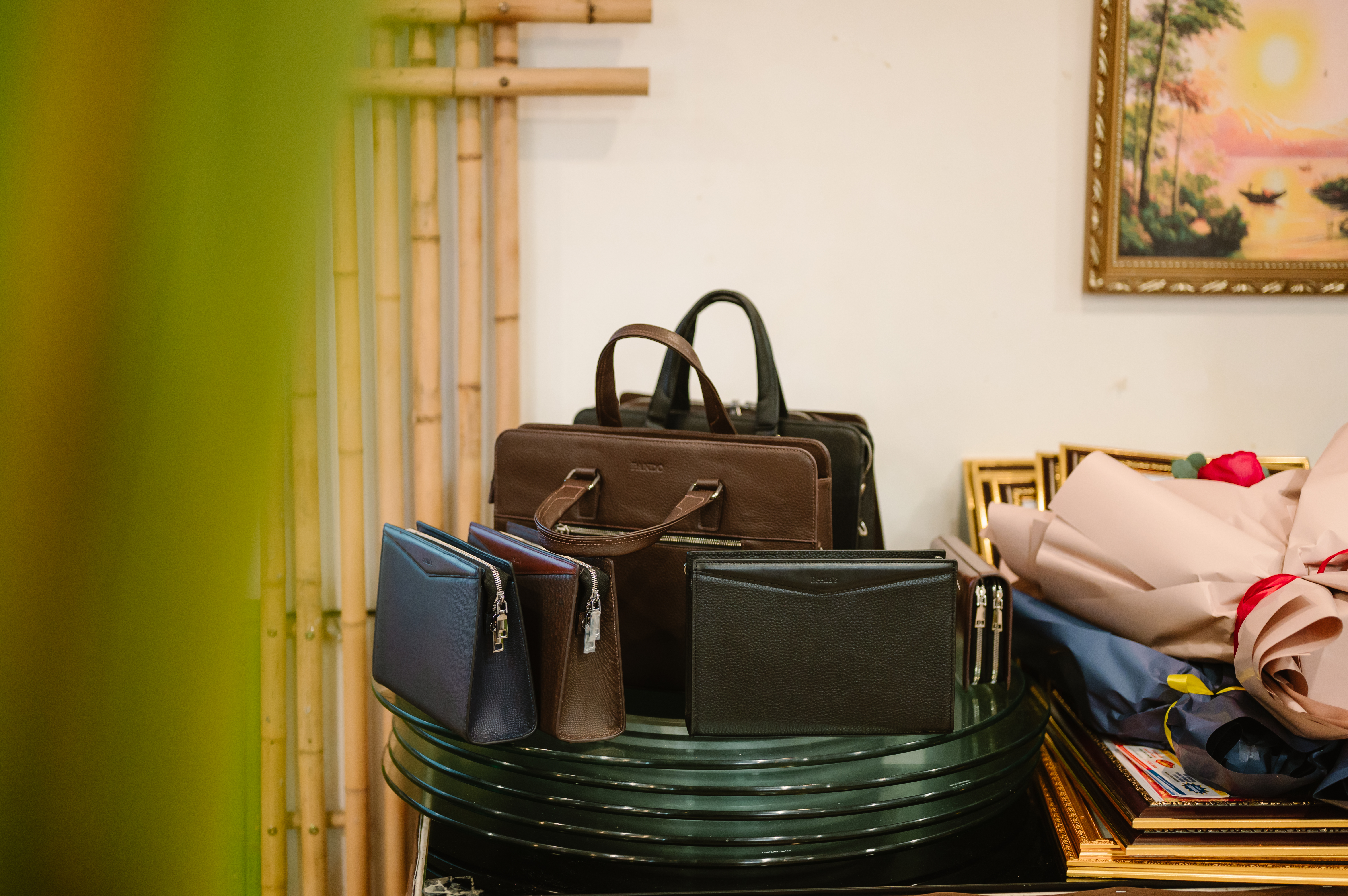 Túi xác ví da - Phụ kiện chuẩn phong cách công sở