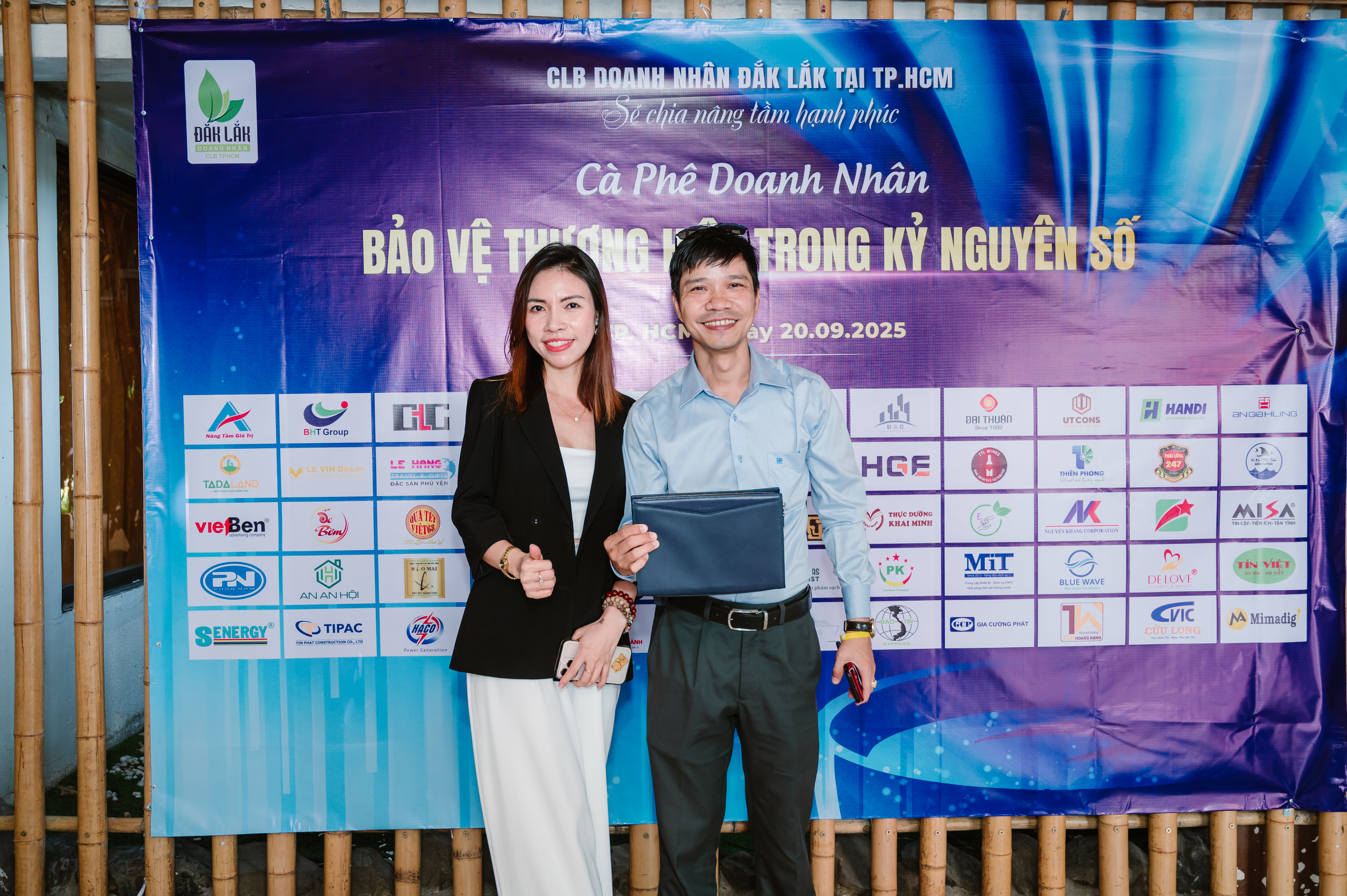 Túi xách ví da sang trọng - Lựa chọn hoàn hảo cho quà tặng sự kiện