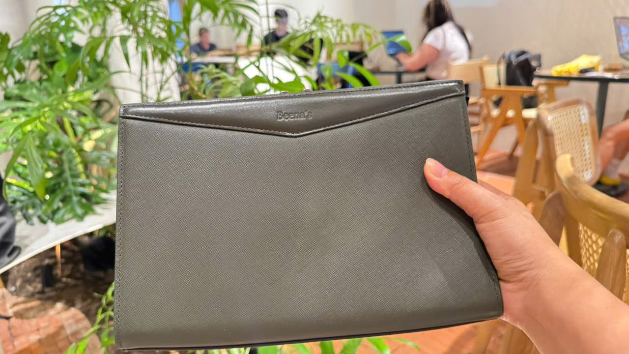 Ví clutch da bò - Phụ kiện tạo điểm nhấn