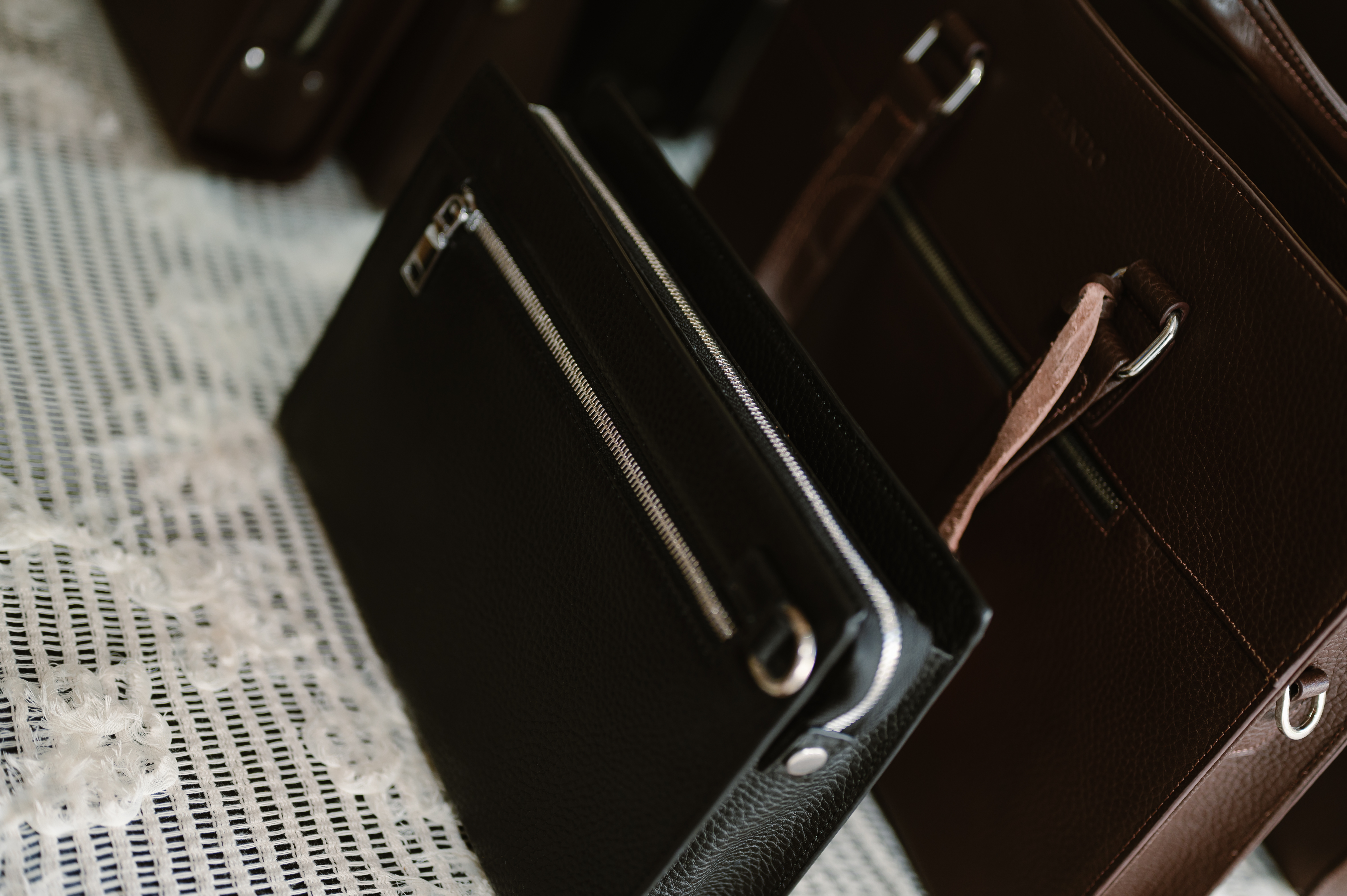 Ví Da Cấm Tay Nam