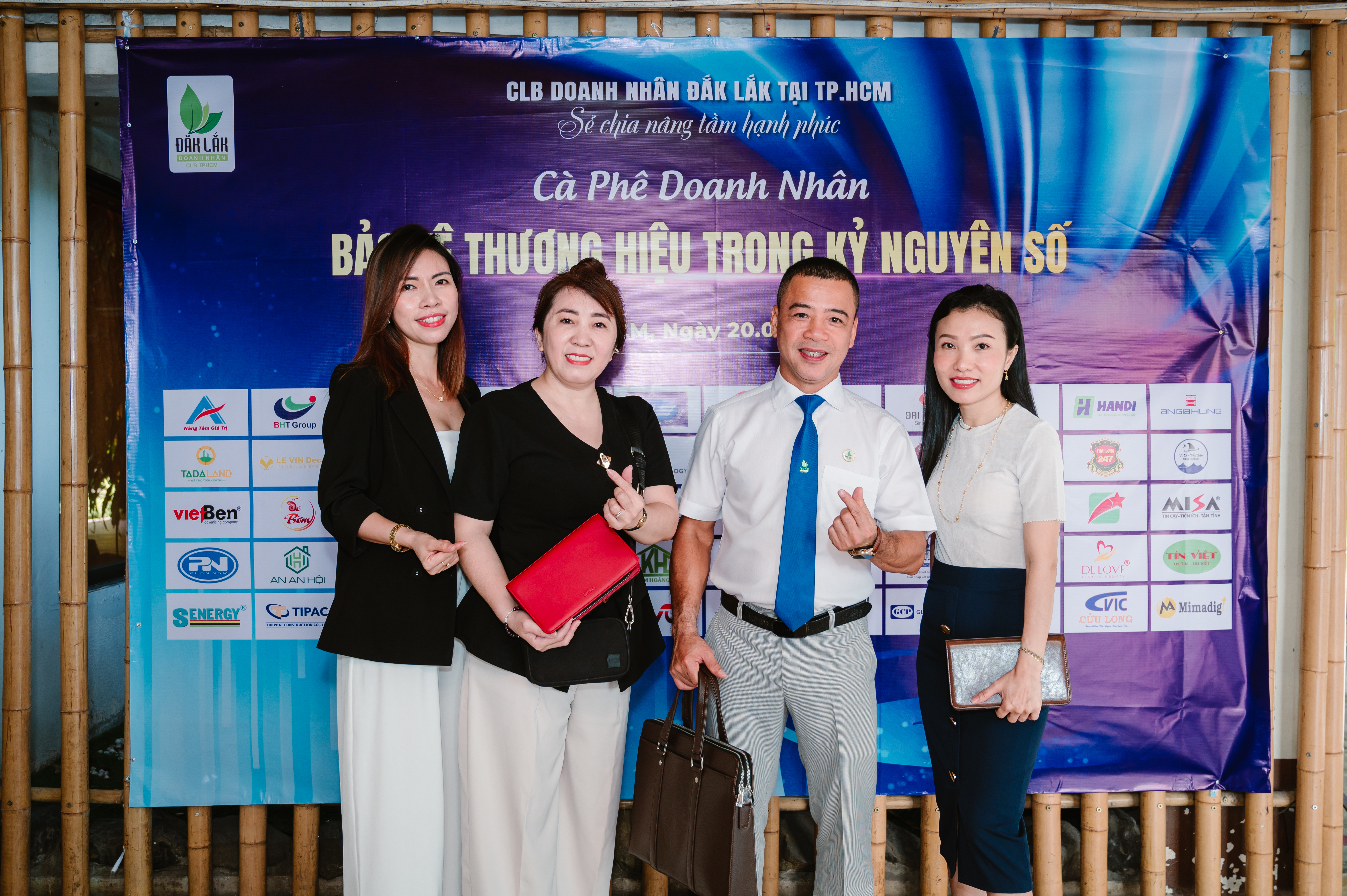 Ví Da Cầm Tay Beena's 