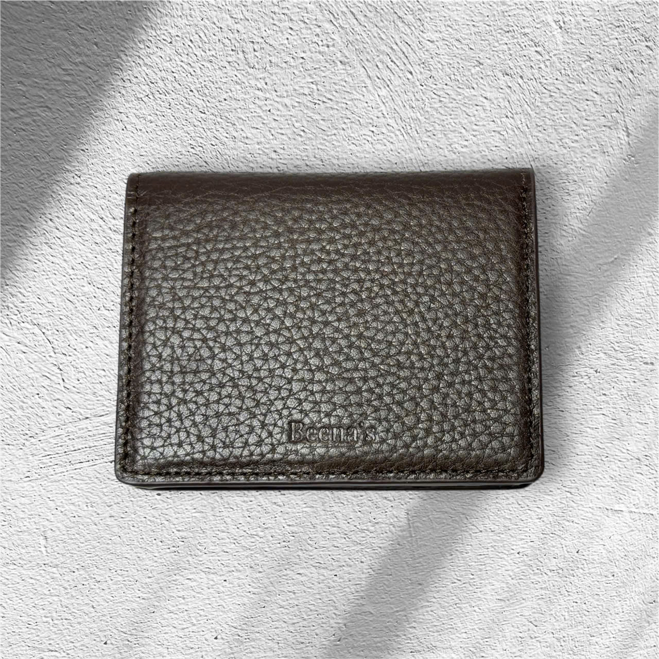 Ví da nam tối giản - Xu hướng phong cách 2026