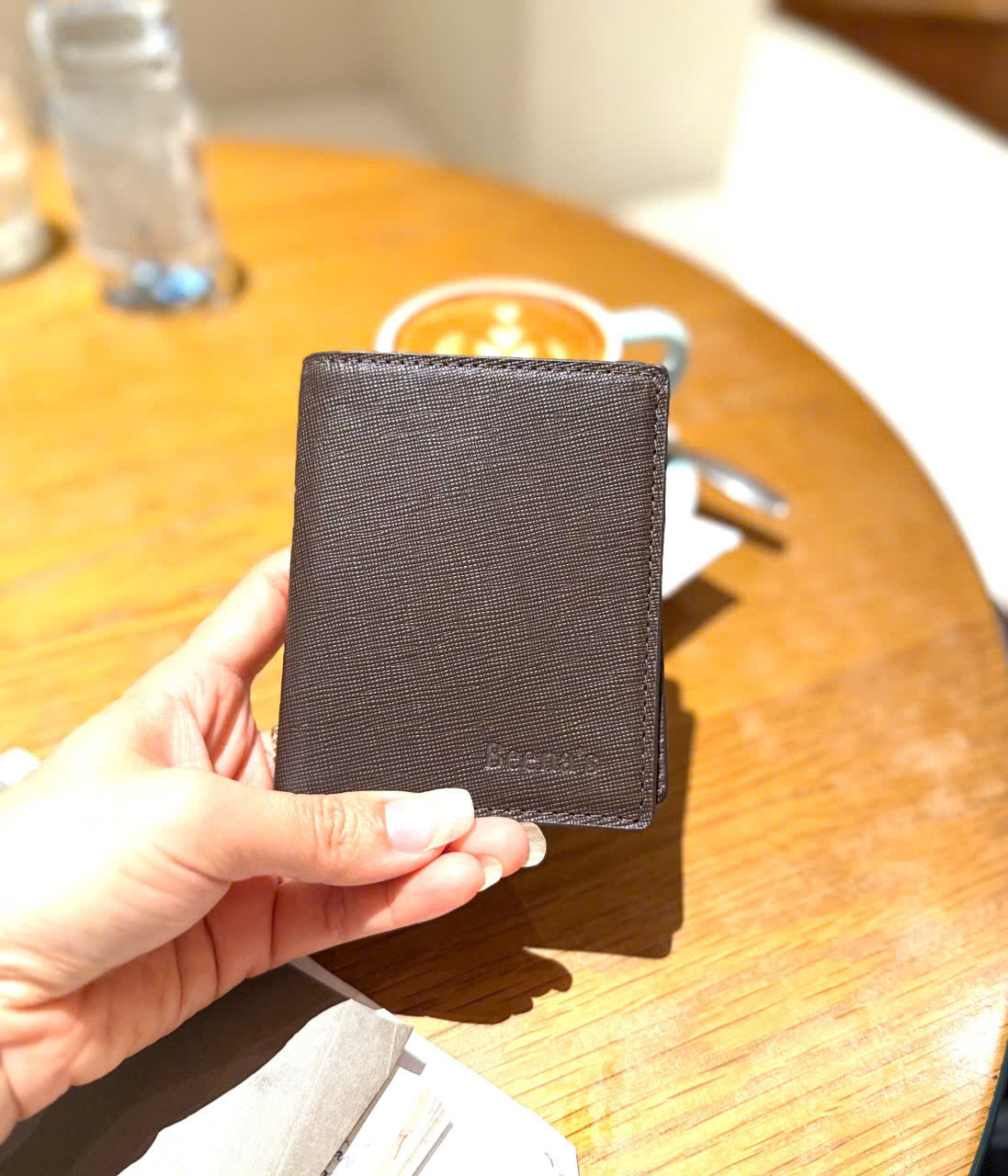 Ví nam đứng - Lựa chọn hoàn hảo dành cho nam giới 