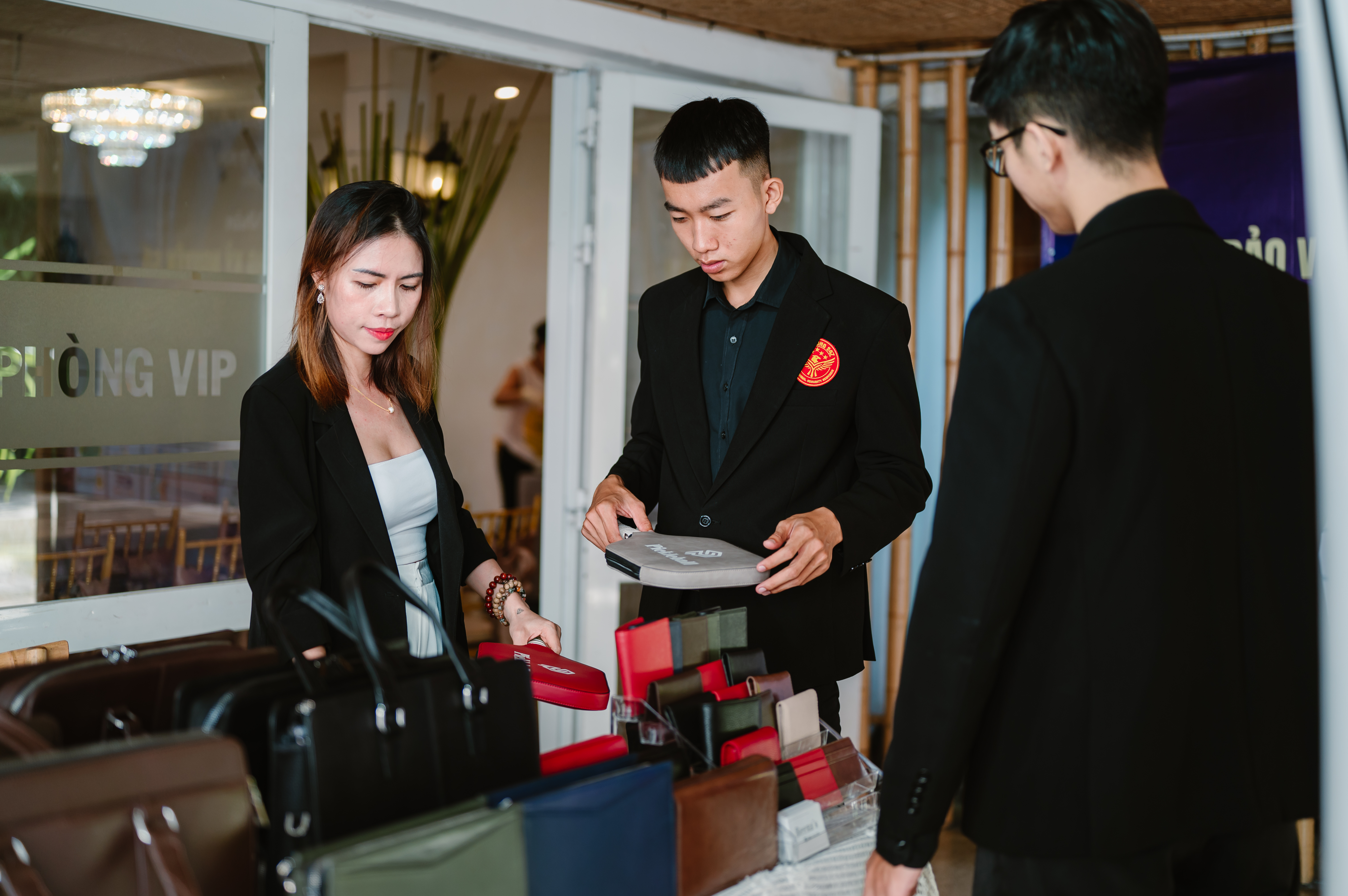 Xu hướng pickleball 2026: Túi da đựng vợt cao cấp 